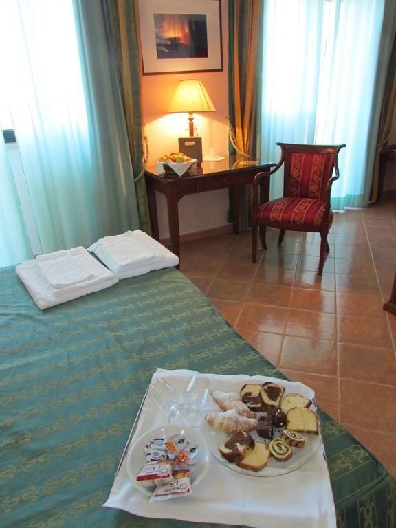 Emmaus Hotel Zafferana Etnea Δωμάτιο φωτογραφία