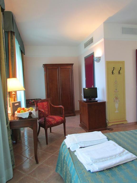 Emmaus Hotel Zafferana Etnea Δωμάτιο φωτογραφία