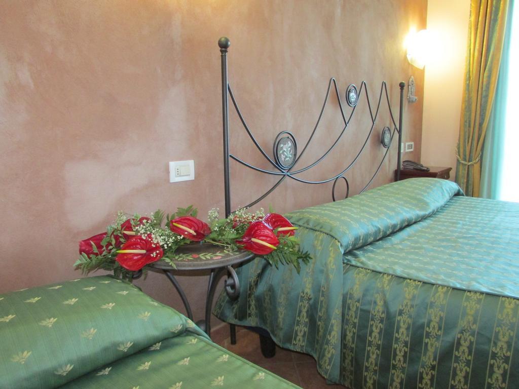 Emmaus Hotel Zafferana Etnea Δωμάτιο φωτογραφία