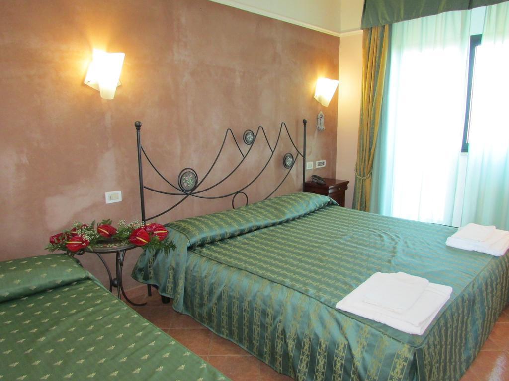 Emmaus Hotel Zafferana Etnea Δωμάτιο φωτογραφία