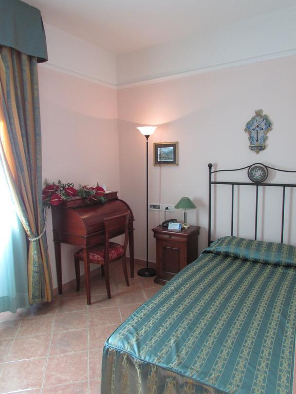 Emmaus Hotel Zafferana Etnea Δωμάτιο φωτογραφία