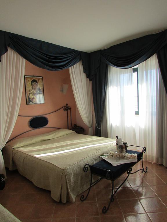 Emmaus Hotel Zafferana Etnea Δωμάτιο φωτογραφία